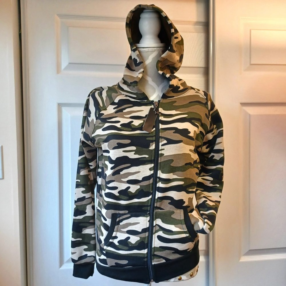 NEW! Camo Print Lined Hoodie with Pockets and Front Zipper (6823